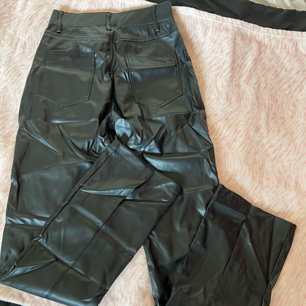 PLEATHER CUT OFF STYLE PANTS